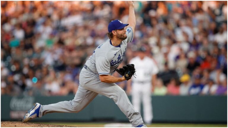 Clayton Kershaw causa alarma en los Dodgers tras problemas en el hombro izquierdo