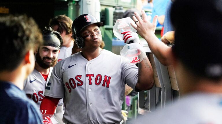 Devers pega dos cuadragulares y Red Sox reanuda con triunfo ante los Cubs