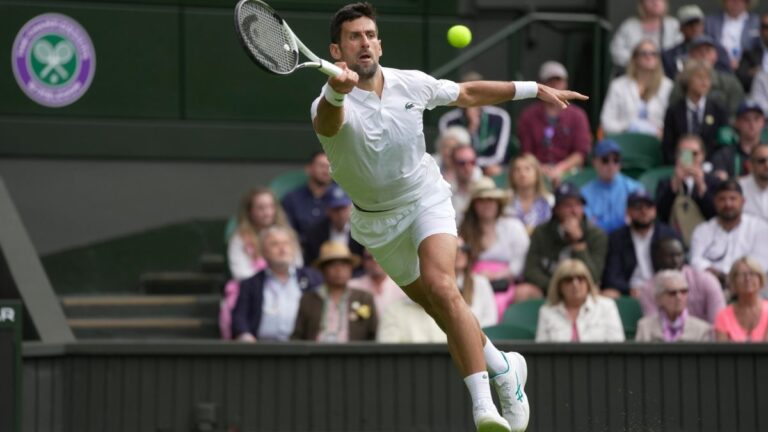 Novak Djokovic debuta en Wimbledon con victoria sobre Pedro Cachín pese a los problemas por la lluvia