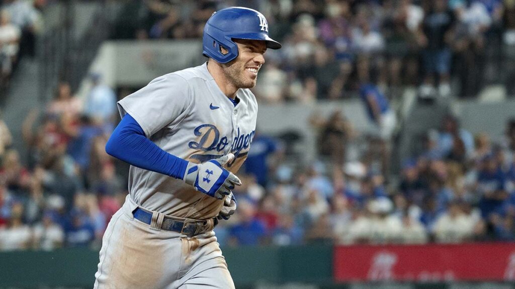 Freeman conecta 2 de los 5 jonrones de Dodgers, que apalean 16-3 a Rangers | AP