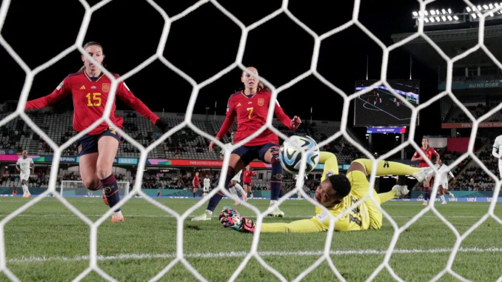 España anota un gol contra Zambia. - Reuters.