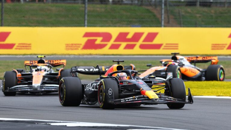 Gran Premio de Gran Bretaña F1 2023, en vivo: ¡Checo Pérez rebasa a Sainz y va por Alonso!