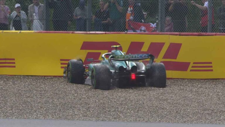 Fernando Alonso derrapa y provoca el safety car en un complicado inicio de la carrera sprint en Bélgica
