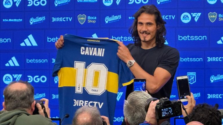 Edinson Cavani fue presentado de manera oficial en la Bombonera