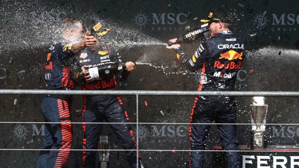 Max Verstappen y Checo Pérez vuelven a demostrar el poderío de Red Bull al realizar el 1-2 en el Gran Premio de Bélgica.