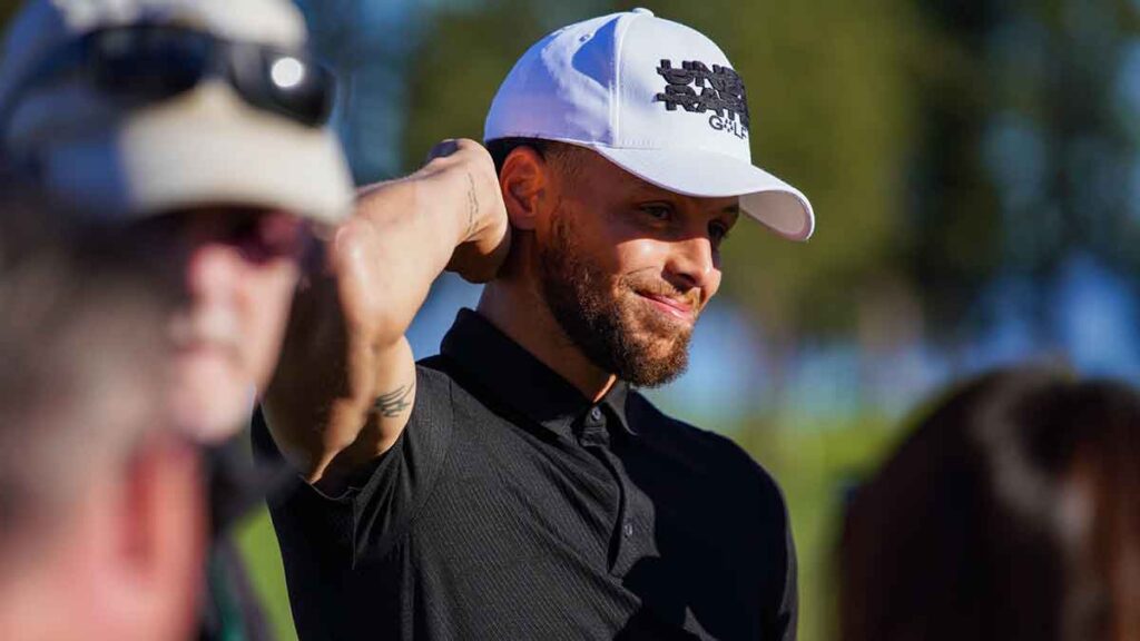 Stephen Curry brilla con hoyo en uno en torneo de golf de celebridades