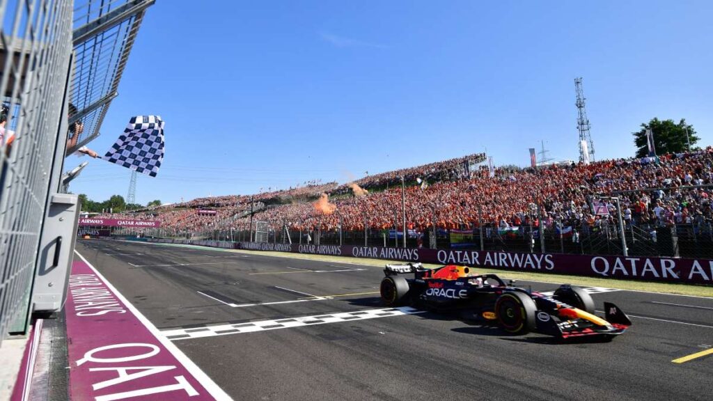 Max Verstappen conquista el GP de Hungría... Checo Pérez se queda con el tercer lugar.