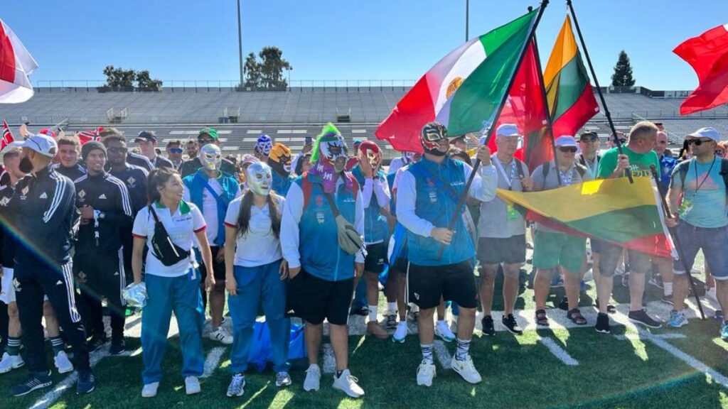 La Homeless World Cup realizó un desfile con los países participantes para dar el banderazo de salida