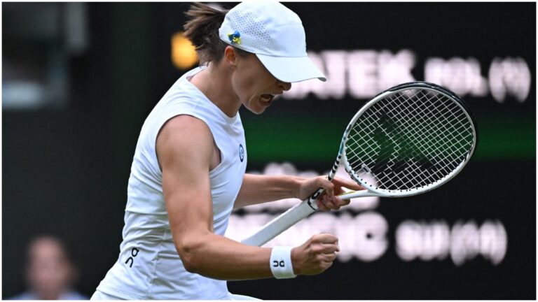 Iga Swiatek, al filo de ser eliminada en Wimbledon pero logra vencer a Belinda Bencic