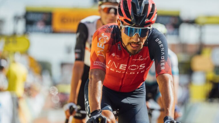 Daniel Martínez se retira del Tour de Francia por una “conmoción cerebral”