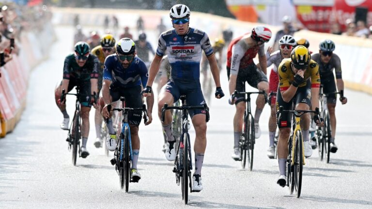 Fernando Gaviria se sube al podio en la primera etapa del Tour de Polonia