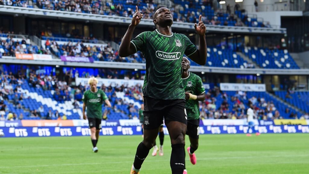 Jhon Córdoba celebra su gol en la victoria de Krasnodar 1-3 sobre Dinamo.