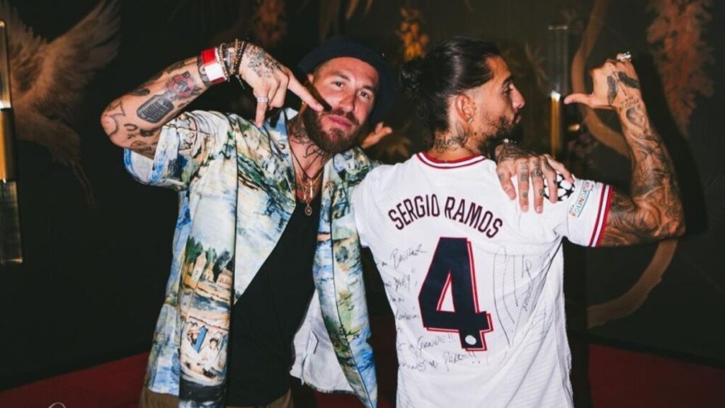 Maluma dice que le va a componer un canción a Sergio Ramos luego que el jugador le regalara una camiseta firmada.