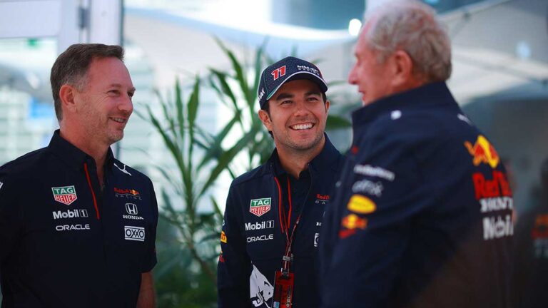 Helmut Marko asegura que Checo Pérez es el único capaz de “soportar” a Max Verstappen