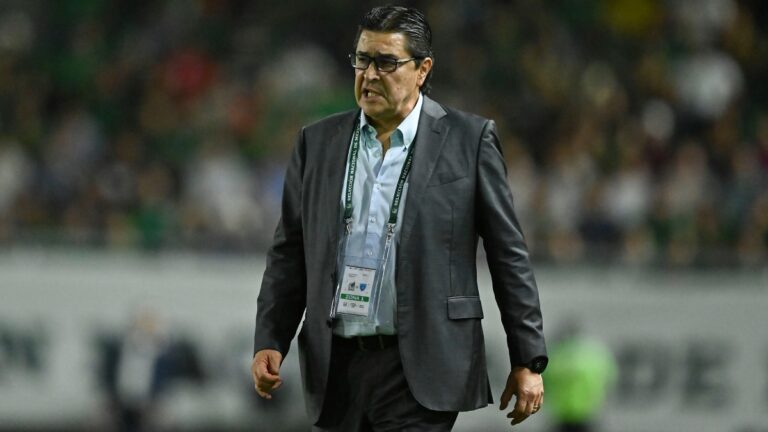 Luis Fernando Tena: “Enfrentar a México en una semifinal de un torneo oficial sería rarísimo”