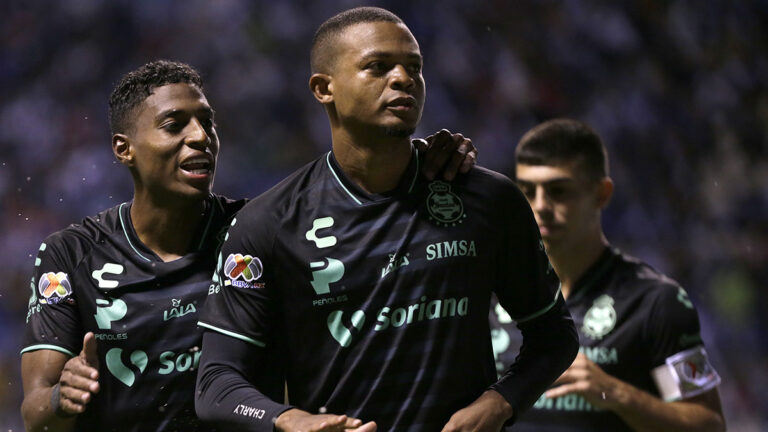 Santos viene de atrás para vencer al Puebla en el Estadio Cuauhtémoc