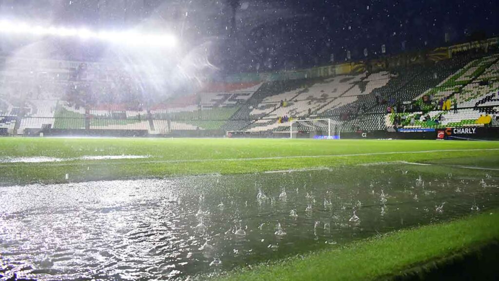 El duelo entre León y Pachuca sufre un retraso por intensa lluvia sobre el estadio