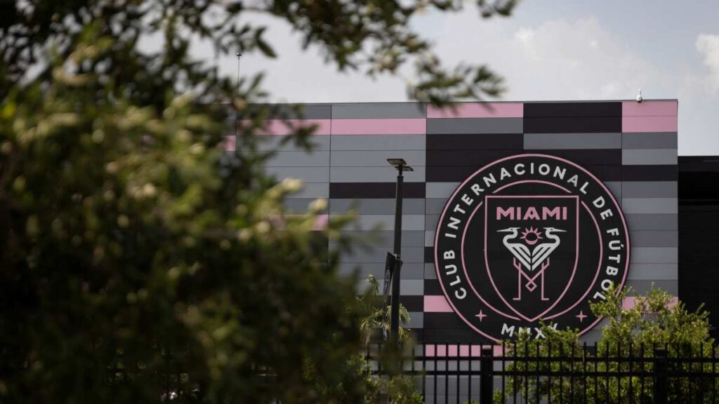 El escudo del Inter Miami, el nuevo equipo de Messi | REUTERS/Marco Bello