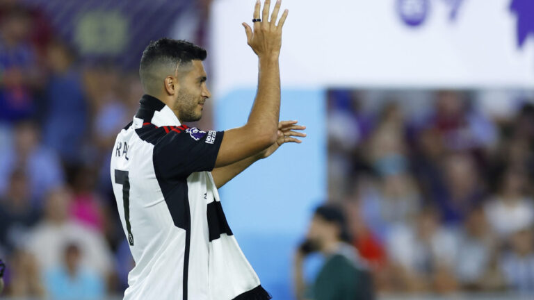 Raúl Jiménez es presentado oficialmente con el Fulham