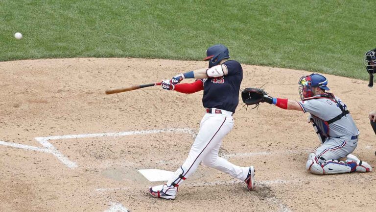 ¡Encendido! Joey Meneses conecta cuadrangular por tercer día consecutivo en triunfo de Nacionales