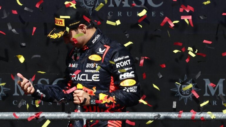 La emotiva celebración del padre de Checo Pérez tras el podio en el GP de Bélgica