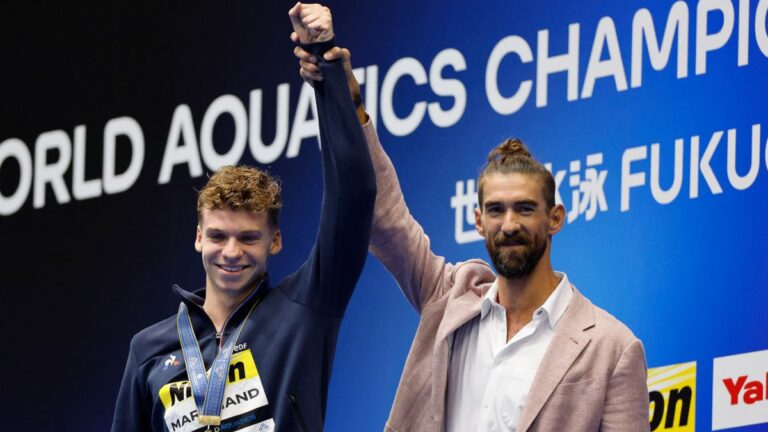 Leon Marchand destroza el récord mundial de Michael Phelps en los 400m combinado