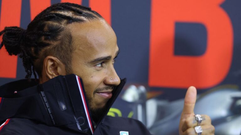Lewis Hamilton, tras el toque con Checo Pérez en la Carrera Sprint del GP de Bélgica: “Creo que fui por un hueco”