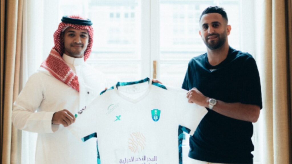 Riyah Mahrez es confirmado como nuevo refuerzo del Al Ahli de la Liga Árabe. Acompañará a todas las figuras que se han mudado para Arabia.
