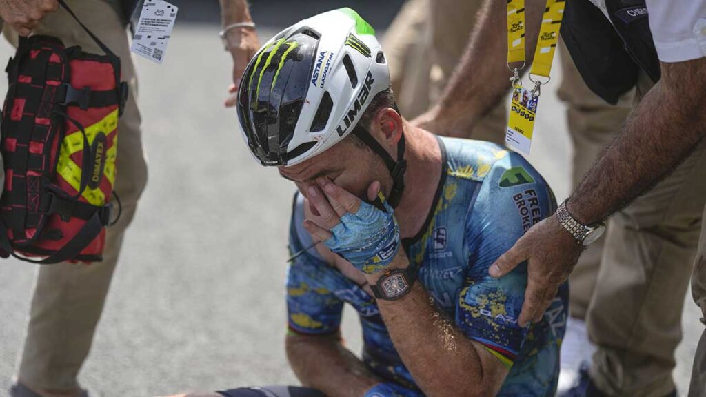 Mark Cavendish abandona entre lágrimas el Tour de Francia. AP