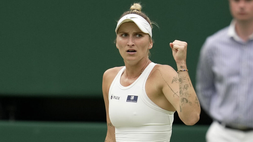 Marketa Vondrousova reacciona durante el duelo contra Elina Svitolina. AP