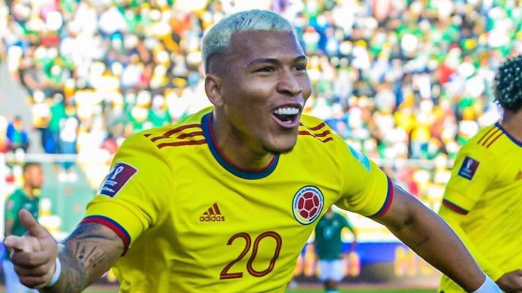 Roger Martínez, en un partido de la Selección Colombia. - @rogermartinez94.