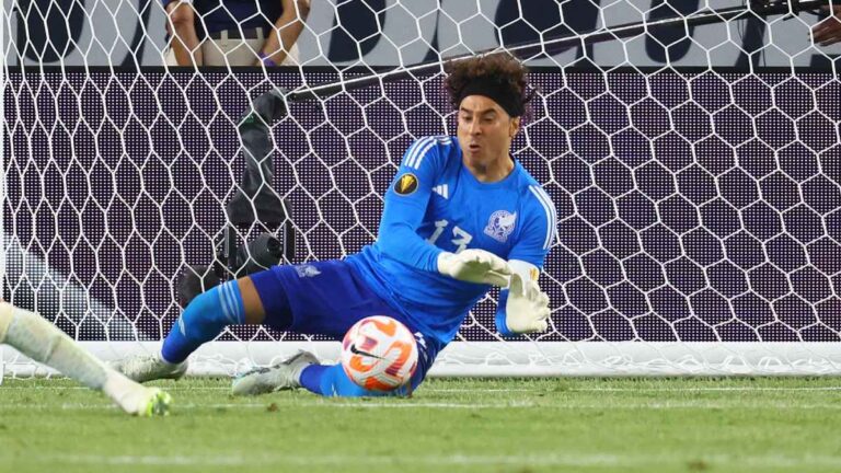 Guillermo Ochoa: “Hay que tener la cabeza fría, se viene la fase importante del torneo”