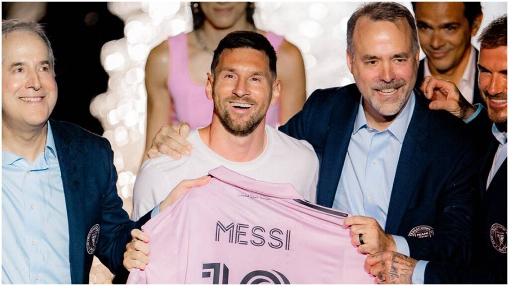 Messi posa con el jersey del Inter Miami | Tw: @MLS
