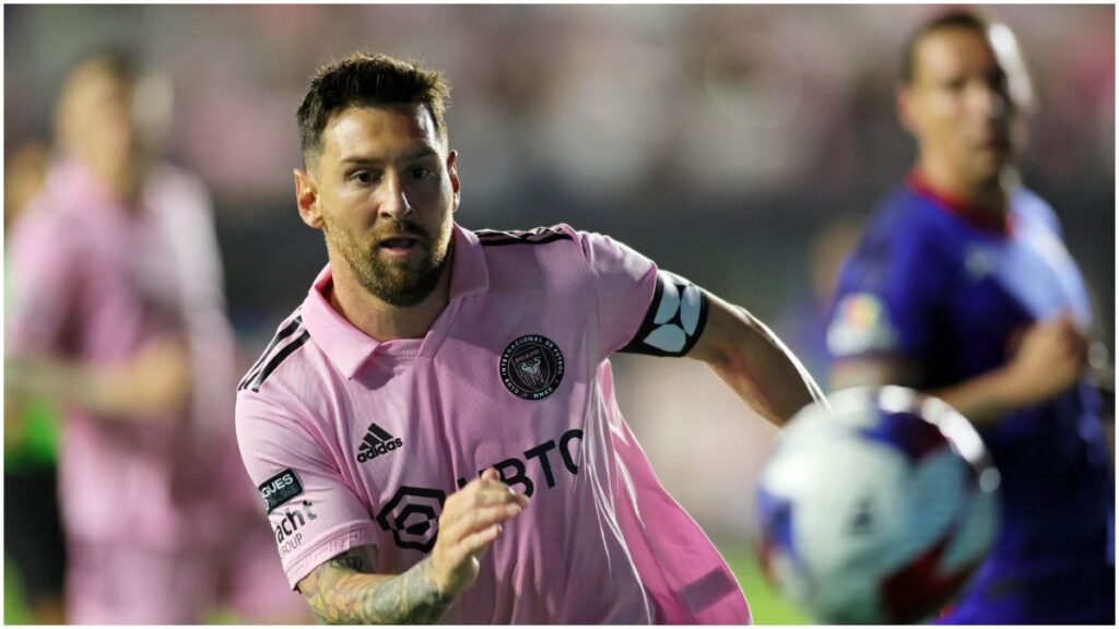 Messi se viste con el jersey rosa del Inter Miami | Reuters; Navarro-USA TODAY