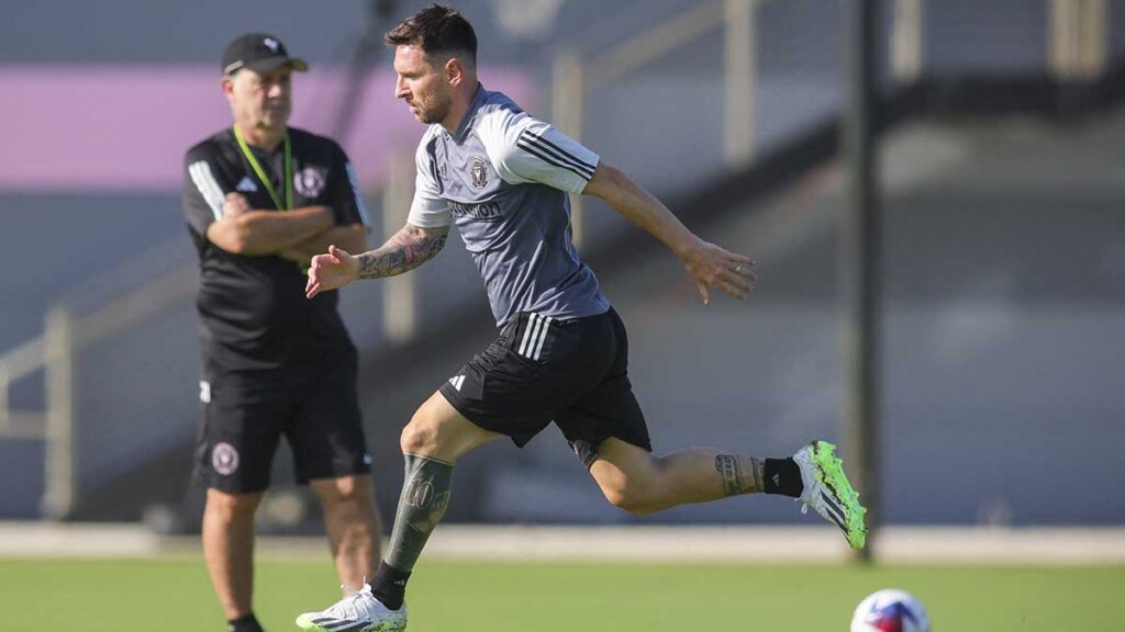 Lionel Messi participa en el entrenamiento del Inter Miami. Reuters