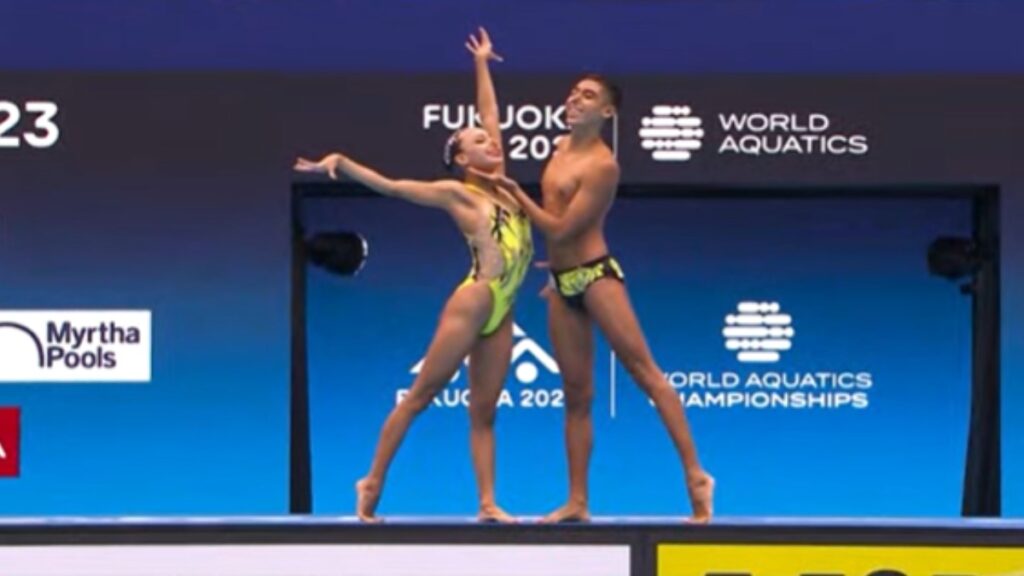 Itzamary González y Diego Villalobos calificaron en segundo lugar a la final de dueto mixto de la natación artística.