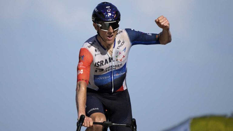 Michael Woods completa espectacular fuga para ganar en el legendario Puy de Dome del Tour de Francia