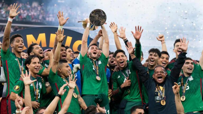 México escala en el ranking FIFA tras ganar Copa Oro; sigue fuera del top 10 y por debajo de EE.UU.