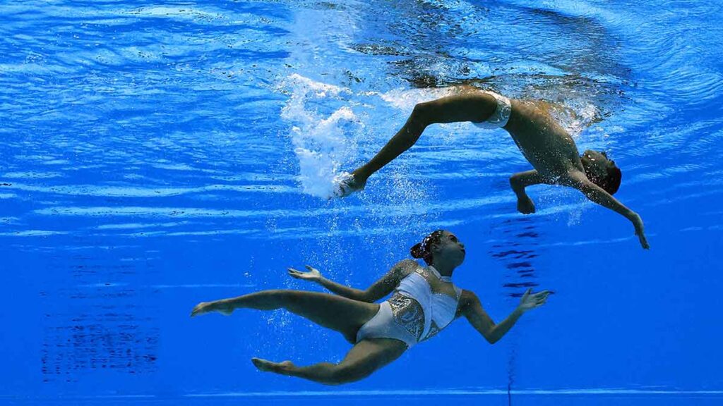 Miranda Barrera y Diego Villalobos avanzan a la final de natación artística dueto mixto libre | Reuters