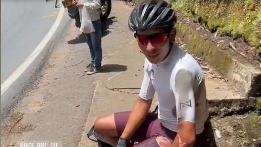 Nairo Quintana tras la caída en carreteras colombianas