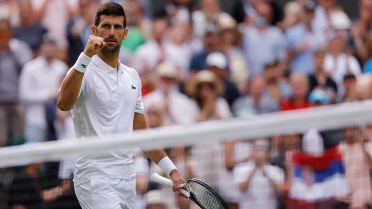 Novak Djokovic arrasa en su debut en Wimbledon