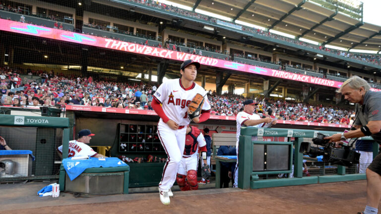 Shohei Ohtani no se mueve de los Angels