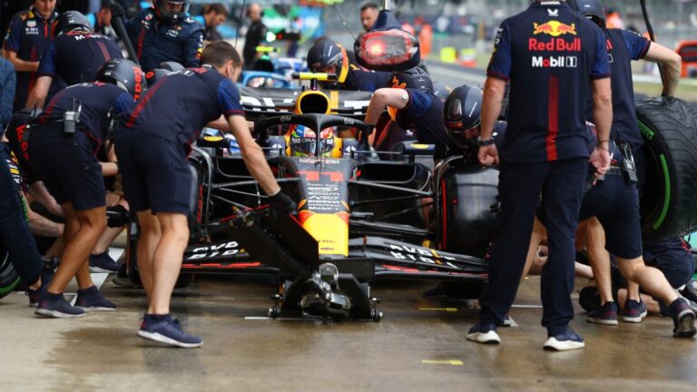 Checo Pérez queda fuera en la Q1 y sigue con los ‘sábados de pesadilla’ en la Fórmula 1