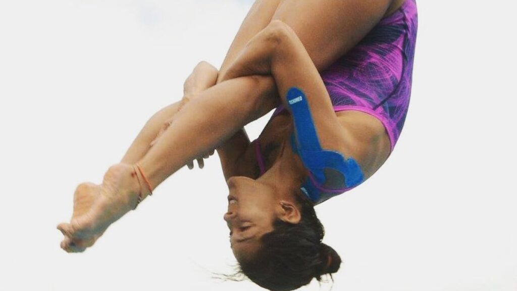 Diana Pineda, en un salto. - @dianapinezul.