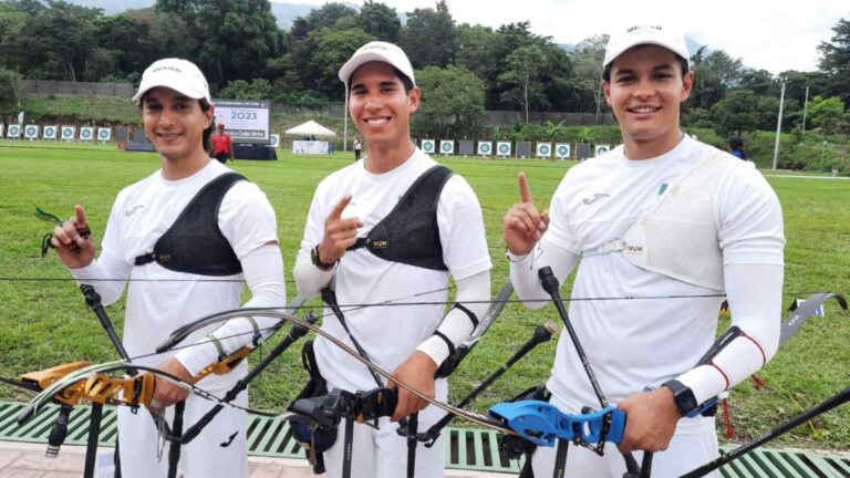 Matías Grande, Caleb Urbina y Carlos Rojas consiguen la medalla de oro para México en tiro con arco recurvo por equipos