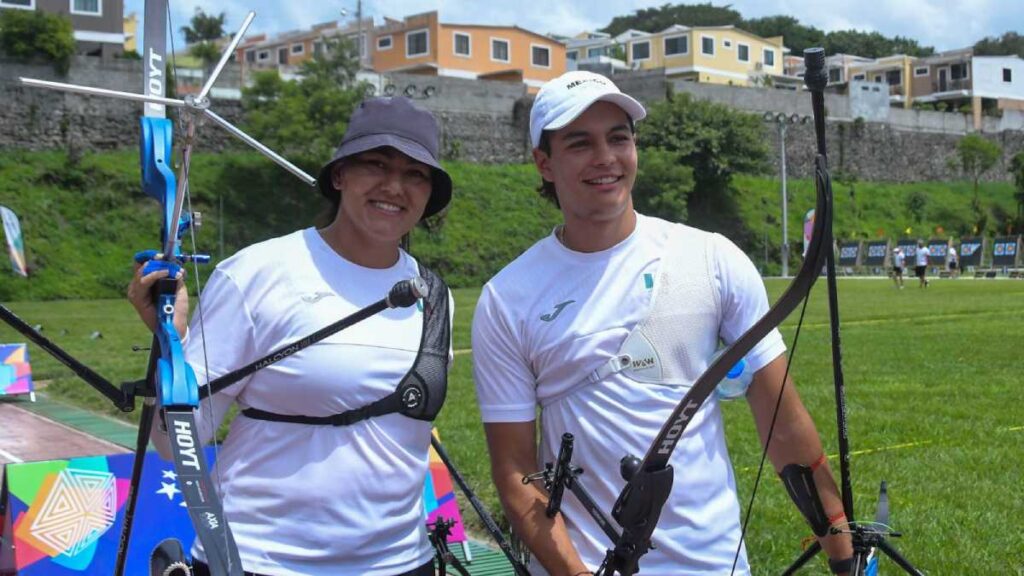 Alejandra Valencia y Matías Grande tiro con arco oro