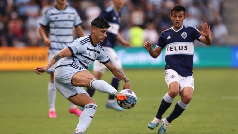 Alan Pulido vuelve a anotar y el Sporting KC derrota a Vancouver Whitecaps