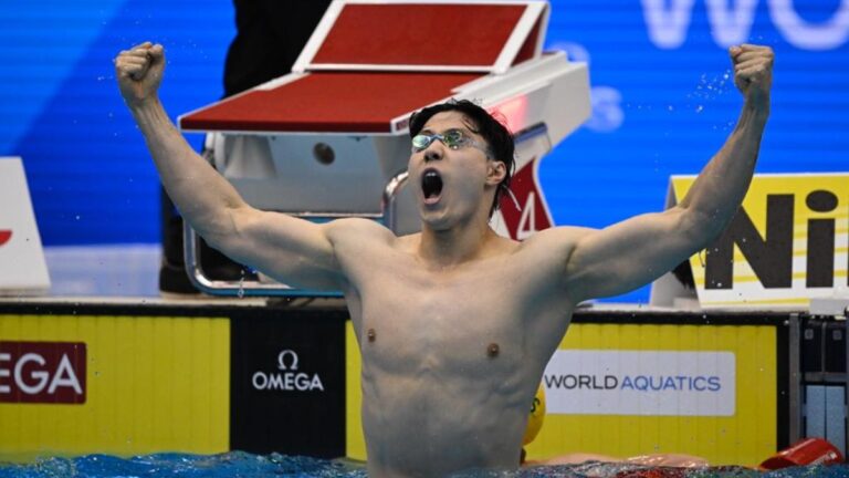 Qin Haiyang suma su tercer oro en Fukuoka 2023 con récord mundial incluido