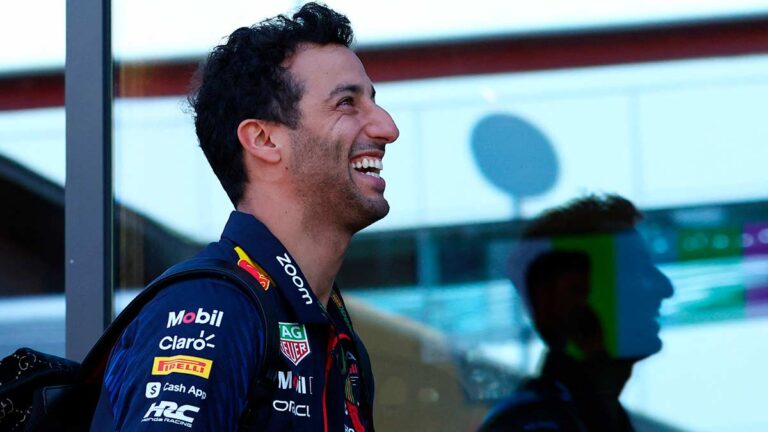 ¿Daniel Ricciardo va por el asiento de Checo Pérez? Su llegada a Alpha Tauri podría ser el inicio