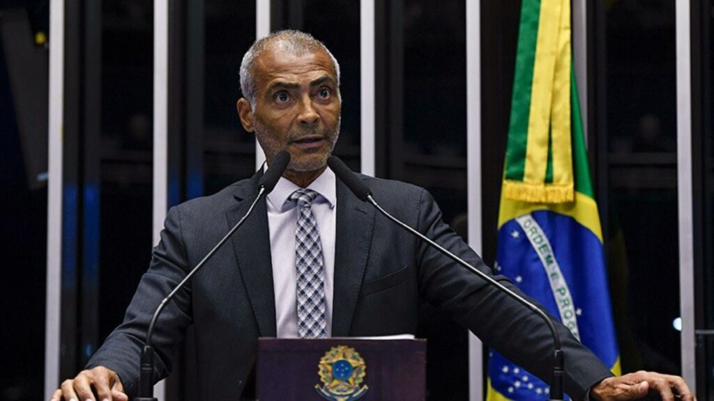 Romario critica la posible llegada de Carlo Ancelotti a Brasil.